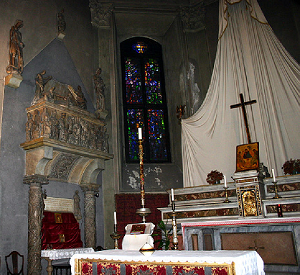 Sépulcre d'Azzon Visconti dans l'abside de l'église San Gottardo à Milan